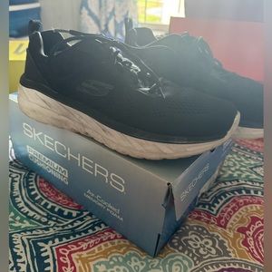 Sketchers men shoes size 10.5